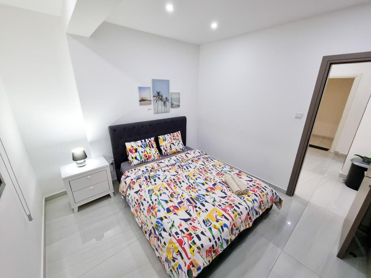 Sea La Vie Seaview Apartment Larnaca Exterior photo